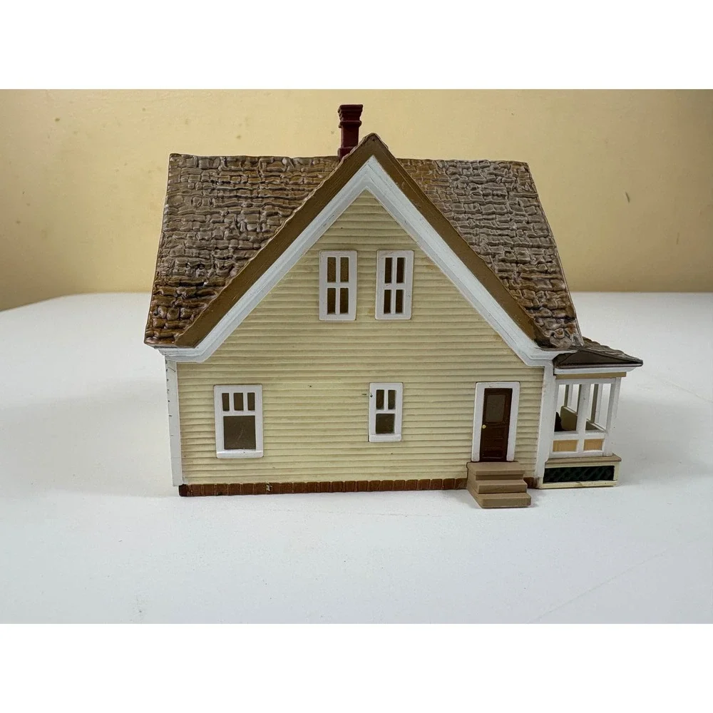 Vintage‎ Hallmark Sarahs Prairie Home Resin Miniature 1994 Americana